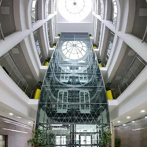 https://west-shine-hotel.aboutbakuhotels.com